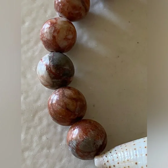 Shell & Jasper Bracelet - Picture 5 of 9